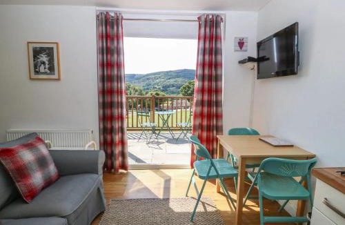 Brynrefail Cabin | Ty Bach
