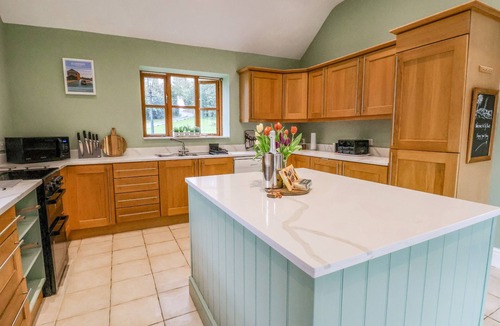 Overton-on-dee House | TY BONT, pet friendly, character holiday cottage in Overton-On-Dee