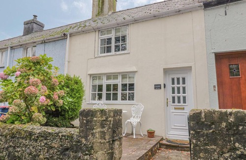 Beaumaris House | Ty Coed