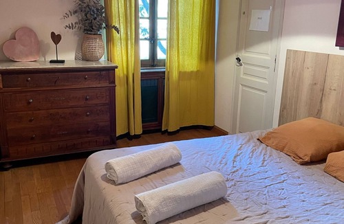Saint-Hippolyte-le-Graveyron House | Typical Provencal farmhouse
