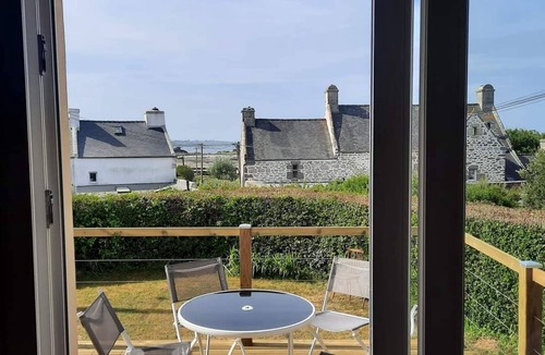 Porspoder House | Ty mezou: small fisherman's cottage on the seafront along the GR34.