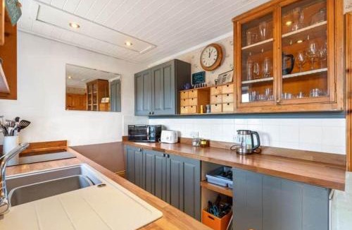Goodwick House | Ty Pegi