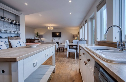 Oxwich Apartment | Ty Seren - 2 Bedroom Apt - Bayview Oxwich