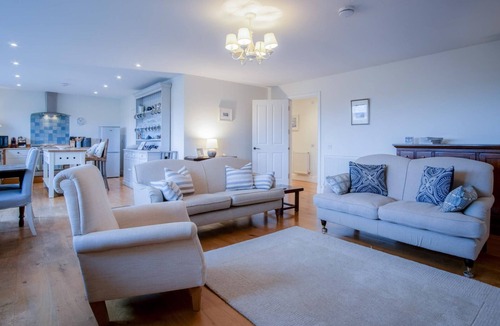 Oxwich Apartment | Ty Seren - 2 Bedroom Apt - Bayview Oxwich