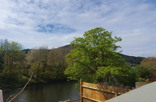 Taff's Well Apartment | Ty Taf- 2 Bed Cottage with Quick & Easy Transport Links to Cardiff Centre