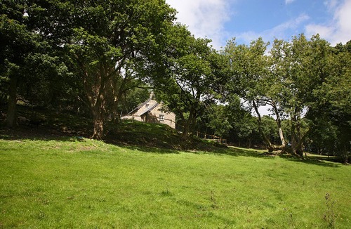 Tal-y-Cafn Cottage | Tyddyn Derwen - Three bedrooms, one en-suite shower room, one bathroom