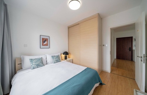 Changning Bed & Breakfast | Tyms 2BR APT Riverside Garden
