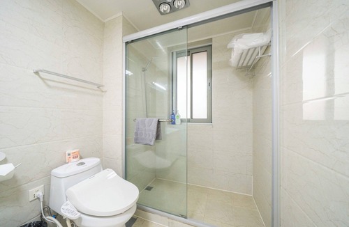 Changning Bed & Breakfast | Tyms 4BR 2BA APT Riverside
