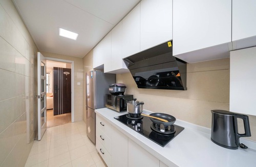 Changning Bed & Breakfast | Tyms Changning 3BR Modern Apt near Weining Rd
