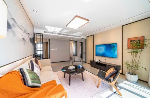Minhang Apartment | Tyms Gubei Spacious 3BR 2BA near Metro Takashimaya