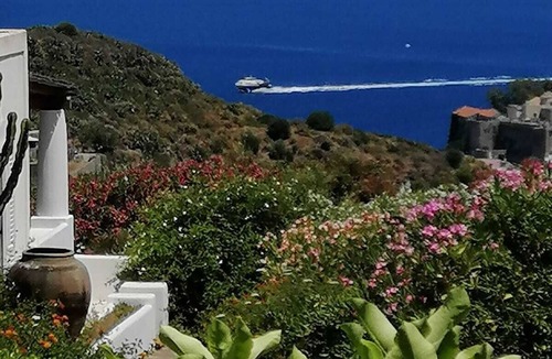 Lipari Villa | Typical Aeolian house surrounded by Mediterranean nature