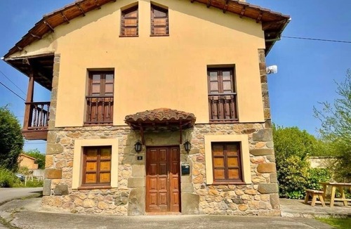 Romillo House | Typical Asturian House For Up To 6+ People With Private Garden