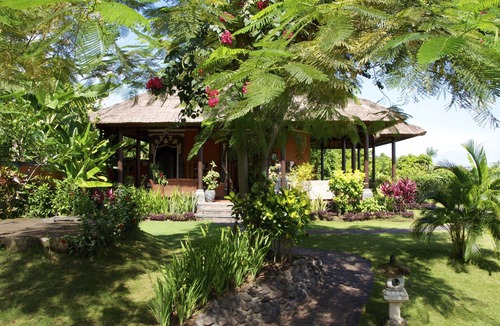 Kayu Putih Villa | Typical Balinese villa with beautifully landscaped swimming pool
