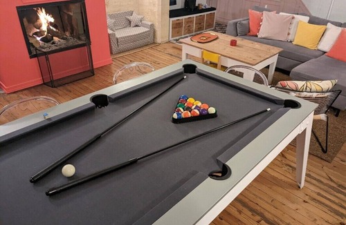 Lormont House | Typical Bordeaux House 1850 – Spacious, well-equipped, near Bordeaux, with gym and pool table