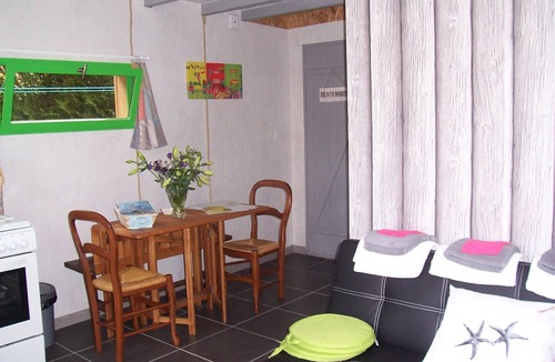 Audenge Ski Chalet | Typical chalet oyster hut for 4 people
