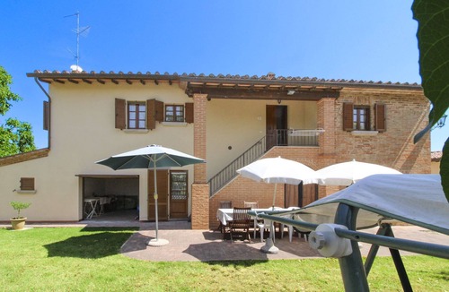 Foiano della Chiana Villa | Typical farmhouse with private swimming pool and large outdoor area. Situated near the village of Fo