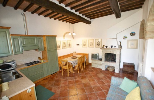 Asciano Apartment | Typical former farmhouse of Tuscany, with tennis court , swimming pool,flatT6bs