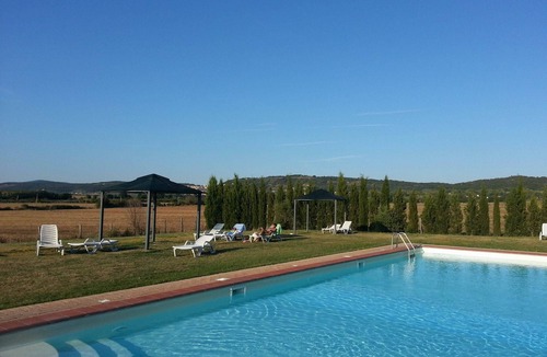 Asciano Apartment | Typical former farmhouse of Tuscany, with tennis court , swimming pool,flatT6bs