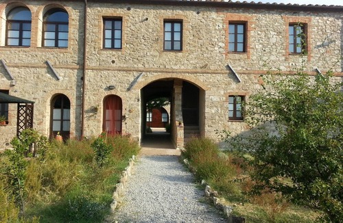 Asciano Apartment | Typical former farmhouse of Tuscany, with tennis court , swimming pool,flatT6bs