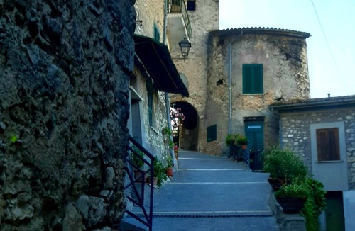 Cineto Romano House | Typical home country quaint with antique furniture