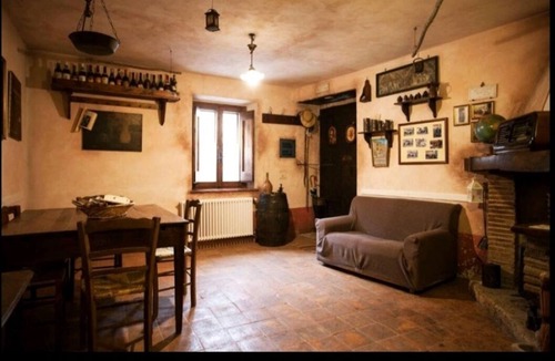 Cineto Romano House | Typical home country quaint with antique furniture