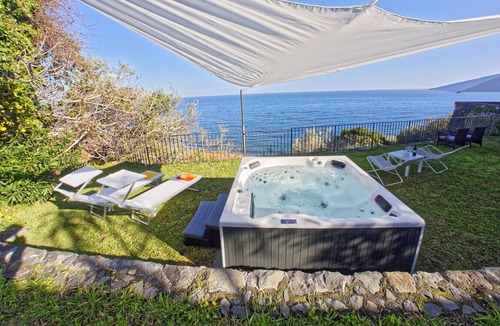 Archi Villa | Typical house on the sea, unforgettable views, panoramic Jacuzzi, access to the sea