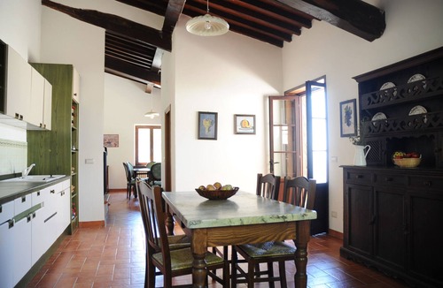 Cortona Villa | Typical house with large pool and lovely views