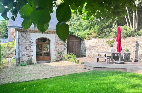 Gennes House | Typical Loire Valley stone house near Saumur, 2-4 people, quiet