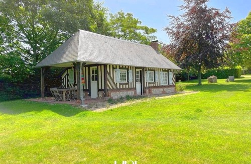 Le Mesnil-sur-Blangy House | Typical property, 20 km from Deauville: 3 houses, tennis, swimming pool