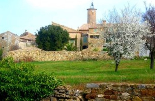 La Bruguiere House | Typical restored stone village house with cool, tranquil vaulted ceilings.