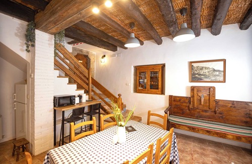 Murillo de Gallego Cottage | Typical rural house in the center of Murillo with charm and tranquility.