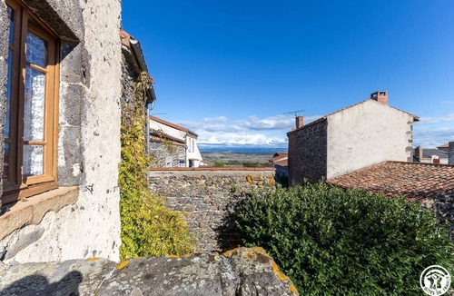 Mareugheol House | Typical stone house in the middle of a quiet village