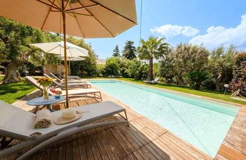 Polignano a Mare Villa | Typical stone structure with private swimming pool a few steps from the town