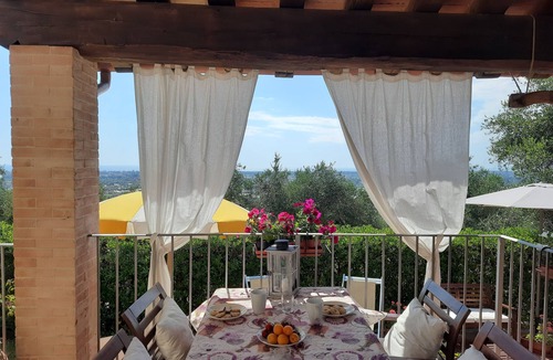 Camaiore House | Typical Tuscan country house on the hills between Viareggio and Camaiore.