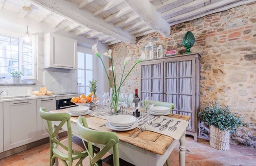 Capannori House | Typical Tuscan house: fenced garden 1000 Sqm, Air conditioning, pool, Views,
