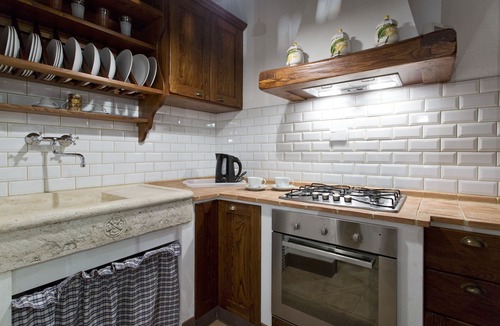 Monticiano Apartment | Typical Tuscan residence in an ancient village on the outskirts of Siena