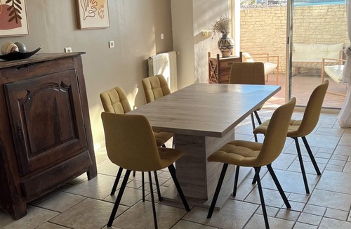 16th Arrondissement House | Typical, very spacious villa with private pool on the seafront