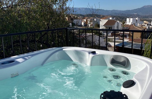 Alhaurin el Grande House | Typical white Andalusian house in the heart of PUEBLO, with swimming pool and jacuzzi