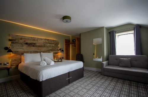 Old St Mellons Hotel | Tyr Winch