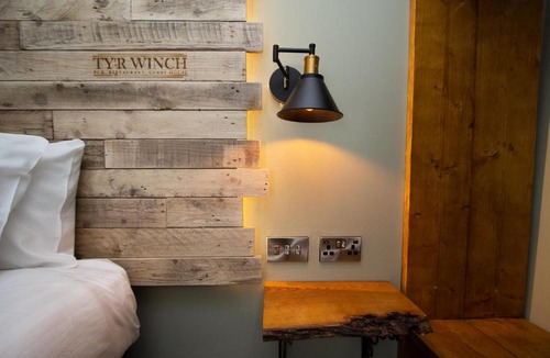 Old St Mellons Hotel | Tyr Winch