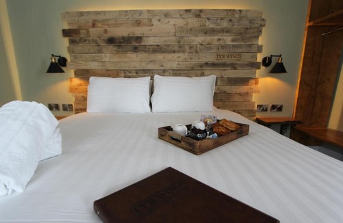 Old St Mellons Hotel | Tyr Winch
