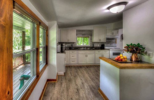 Collingwood Cottage | Tyrolean · Private 6BR on 10 Acres · Monthly Stays
