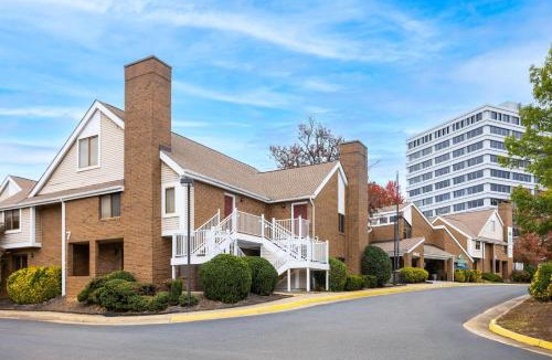 Tysons Hotel | Tysons Corner Suites, A Baymont by Wyndham