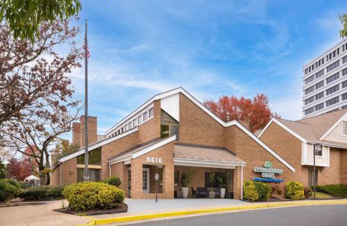 Tysons Hotel | Tysons Corner Suites, A Baymont by Wyndham