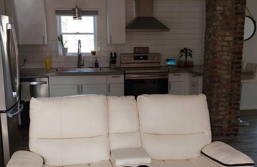 Upper Oakmont House | U.S. Open Charming 2-bedroom house with AC, WiFi in pleasant Oakmont