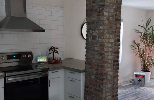 Upper Oakmont House | U.S. Open Charming 2-bedroom house with AC, WiFi in pleasant Oakmont