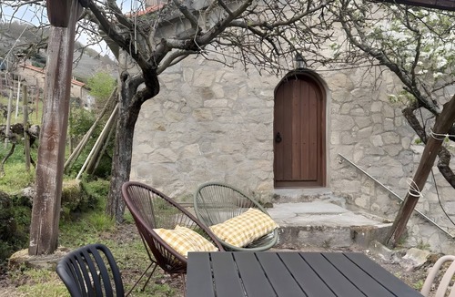 Chantada House | uBa Vineyard Rural House in Ribeira Sacra with Views of the Miño River