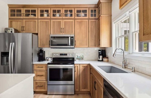 Union Pier House | Uber-Stylish Home - Private Beach Access&Fire Pit