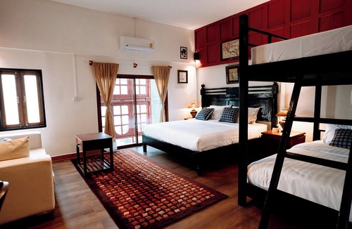 Nai Mueang Hotel | Ubon Huan Kaew