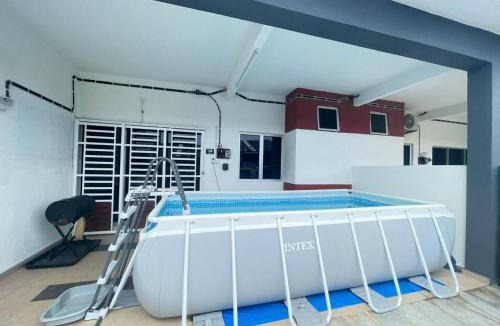 Si Rusa House | Ucu Homestay Teluk Kemang